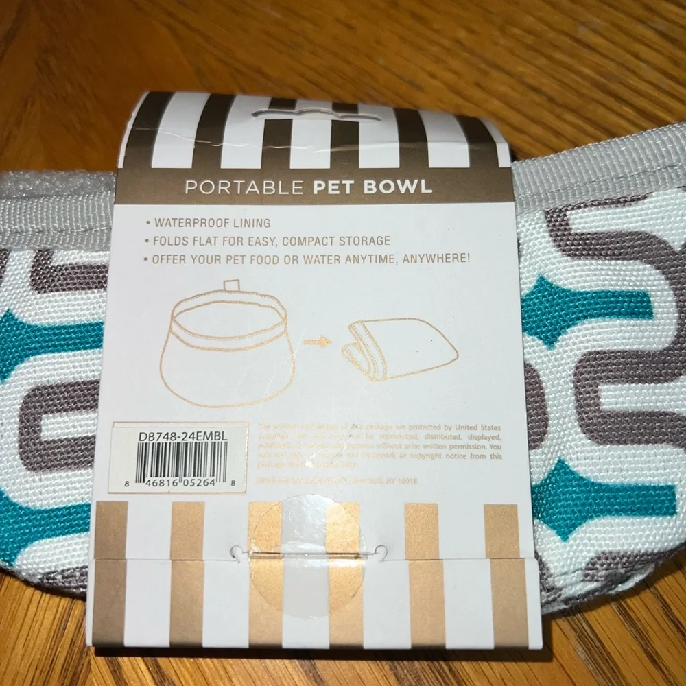Furry Couture Portable Teal & Grey 24 OZ Pet Bowl NWT